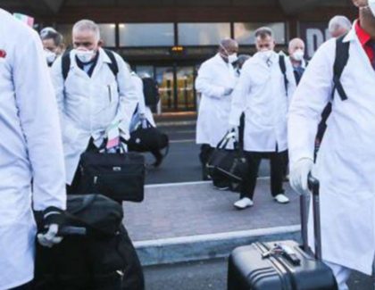 EROII DIN LINIA I / 16 cadre medicale din Iaşi redeschid Spitalul din Suceava